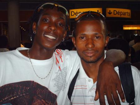 a gauche sais mn couz c&eacute;dric a droite sais un ami a mn fr&egrave;re johan ne son til pa mignion ???????